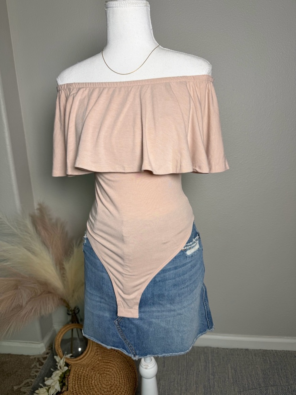 NWOT Zenana - Off-Shoulder Ruffle Bodysuit in Blush - Picture 14 of 15